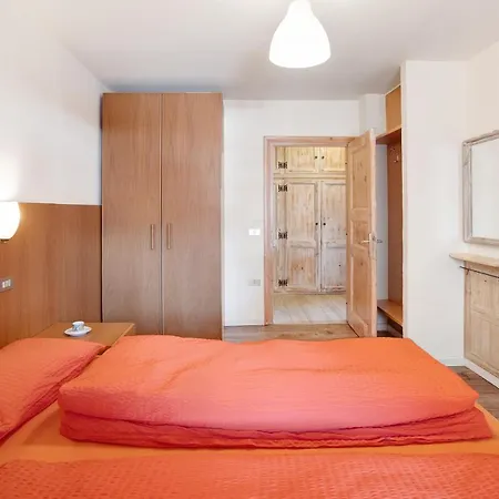 Doss Apartman *